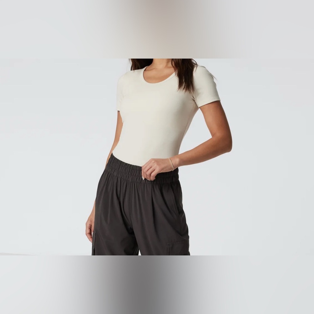 Vuori Short Sleeve Pose Bodysuit - Picture 2 of 7